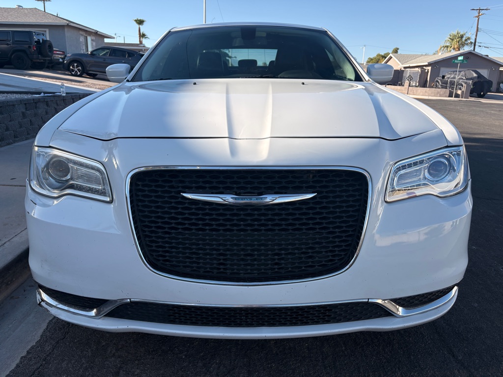 Photo 5 of this CHRYSLER 300