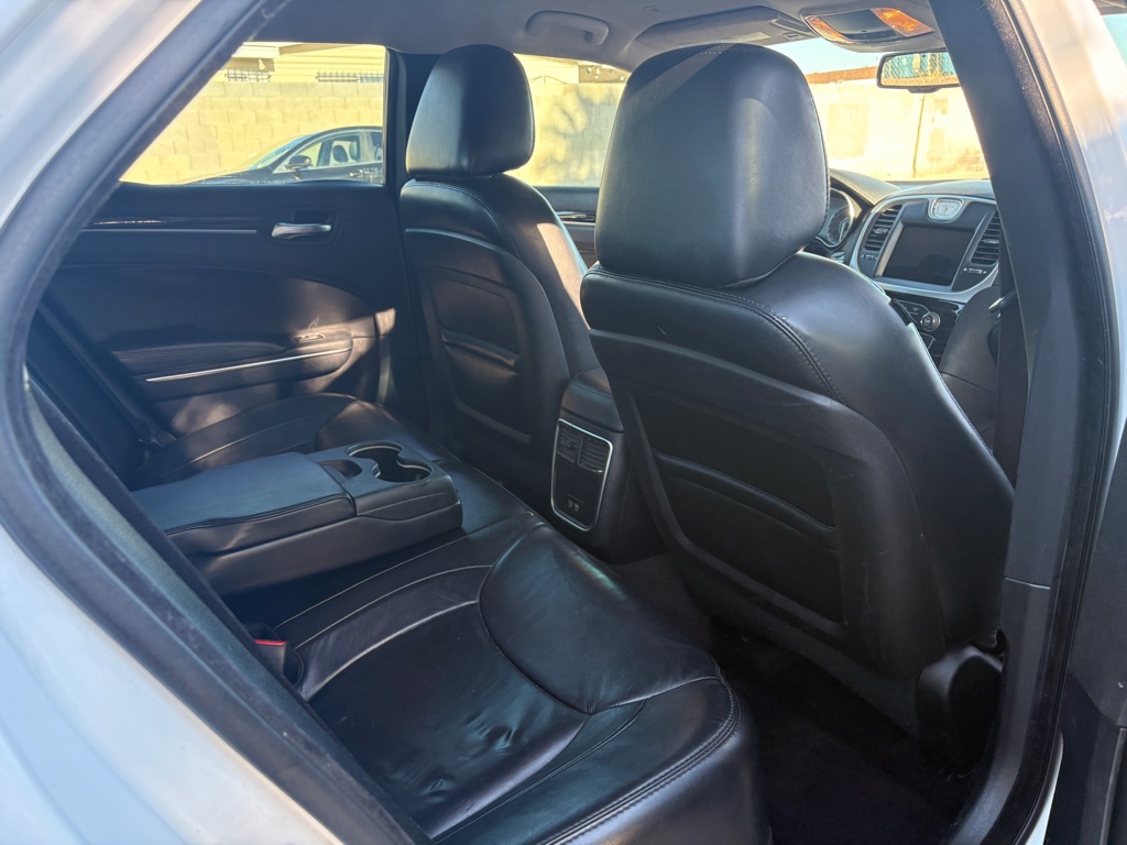 Photo 10 of this CHRYSLER 300