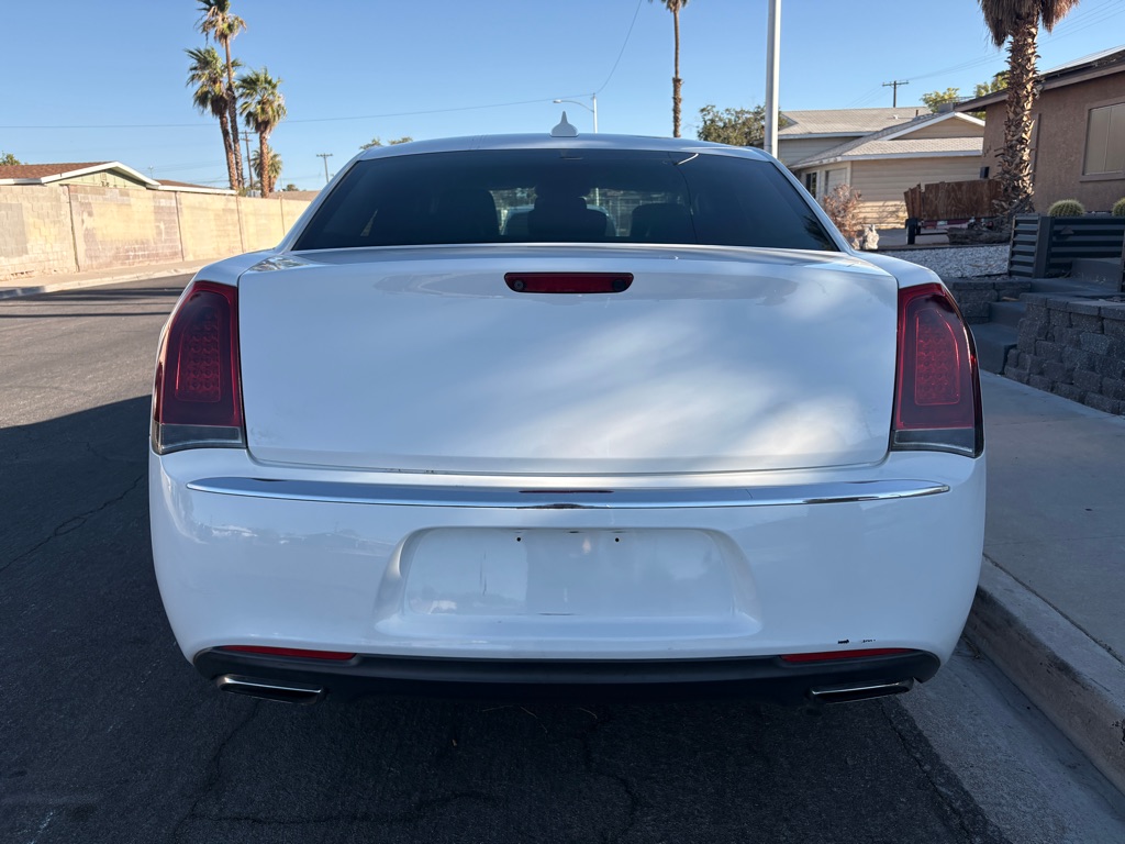 Photo 6 of this CHRYSLER 300