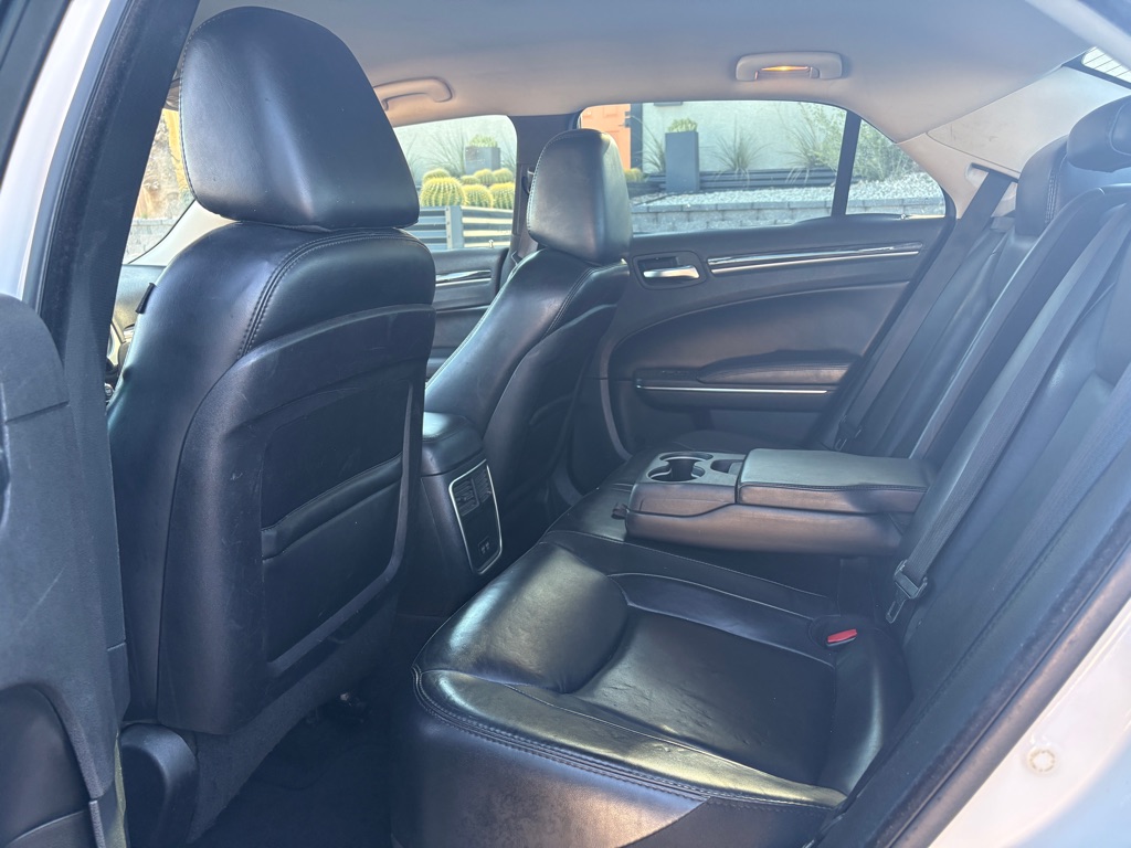 Photo 8 of this CHRYSLER 300
