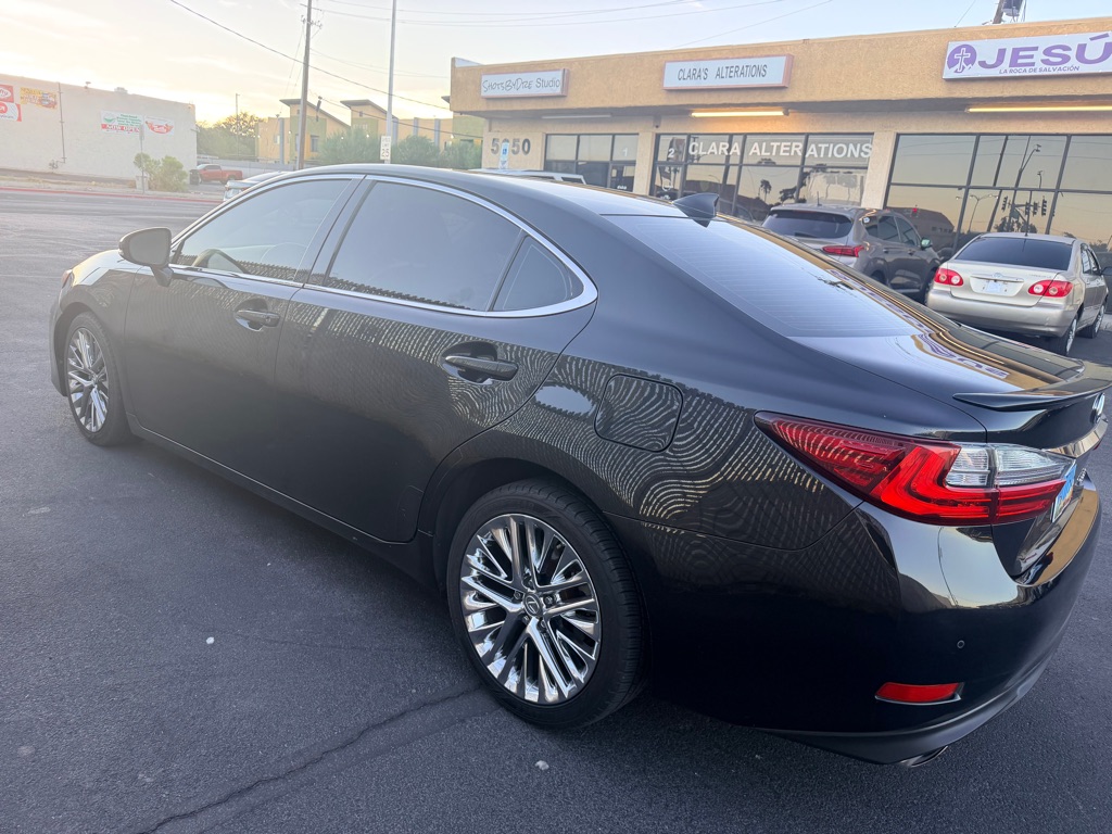 Photo 5 of this LEXUS ES 350