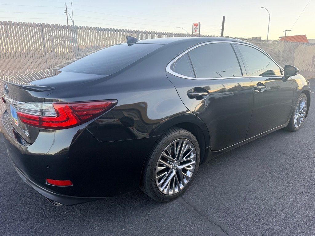 Photo 3 of this LEXUS ES 350