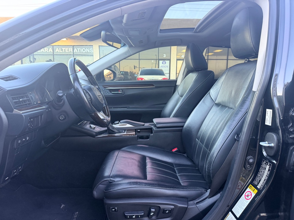 Photo 6 of this LEXUS ES 350