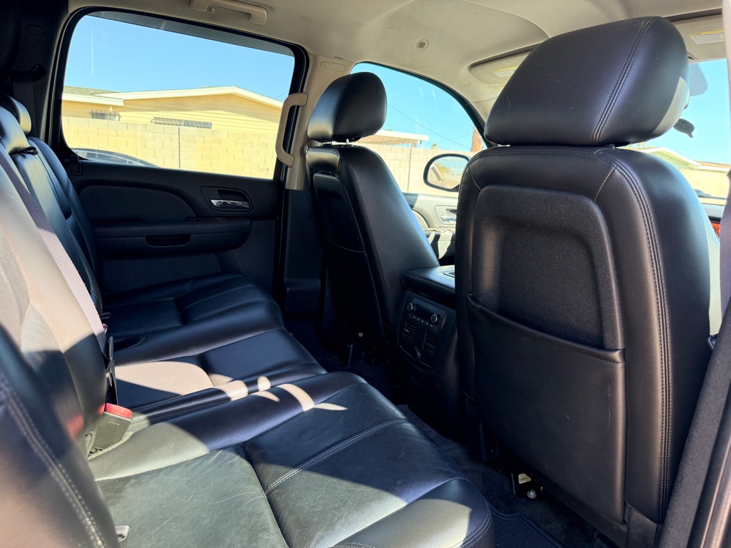 Photo 8 of this CHEVROLET AVALANCHE