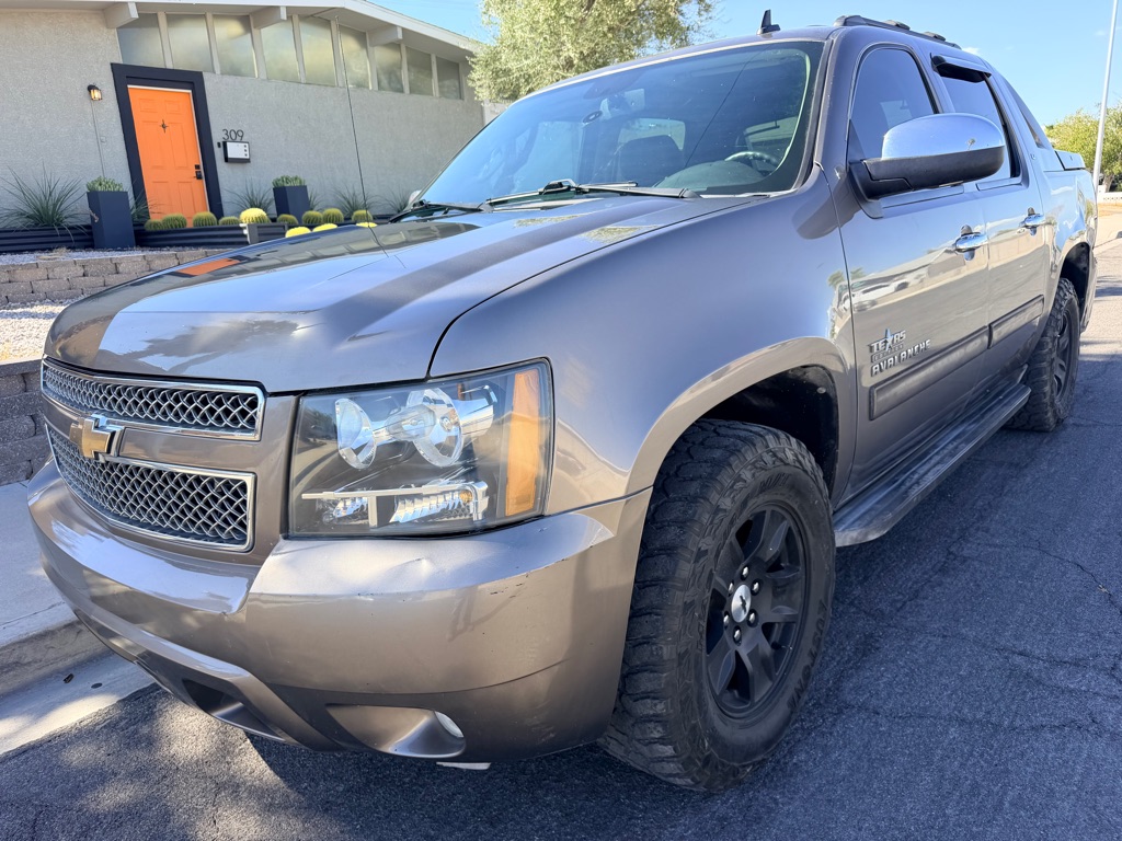 Photo 3 of this CHEVROLET AVALANCHE