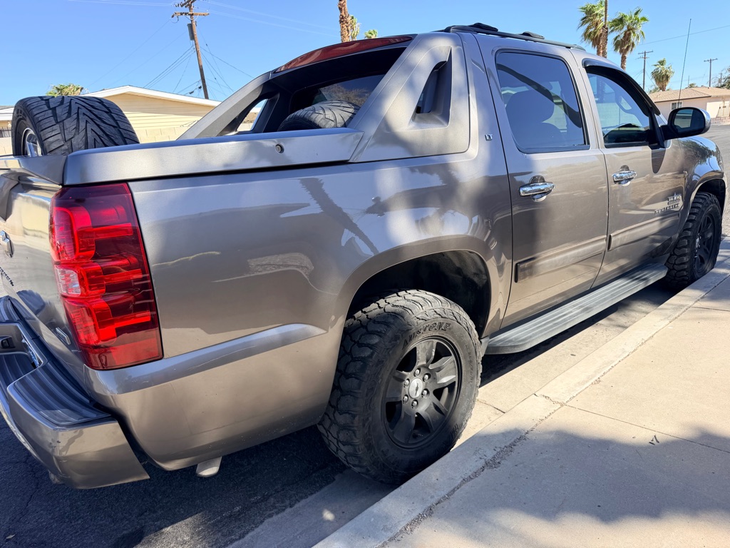 Photo 4 of this CHEVROLET AVALANCHE