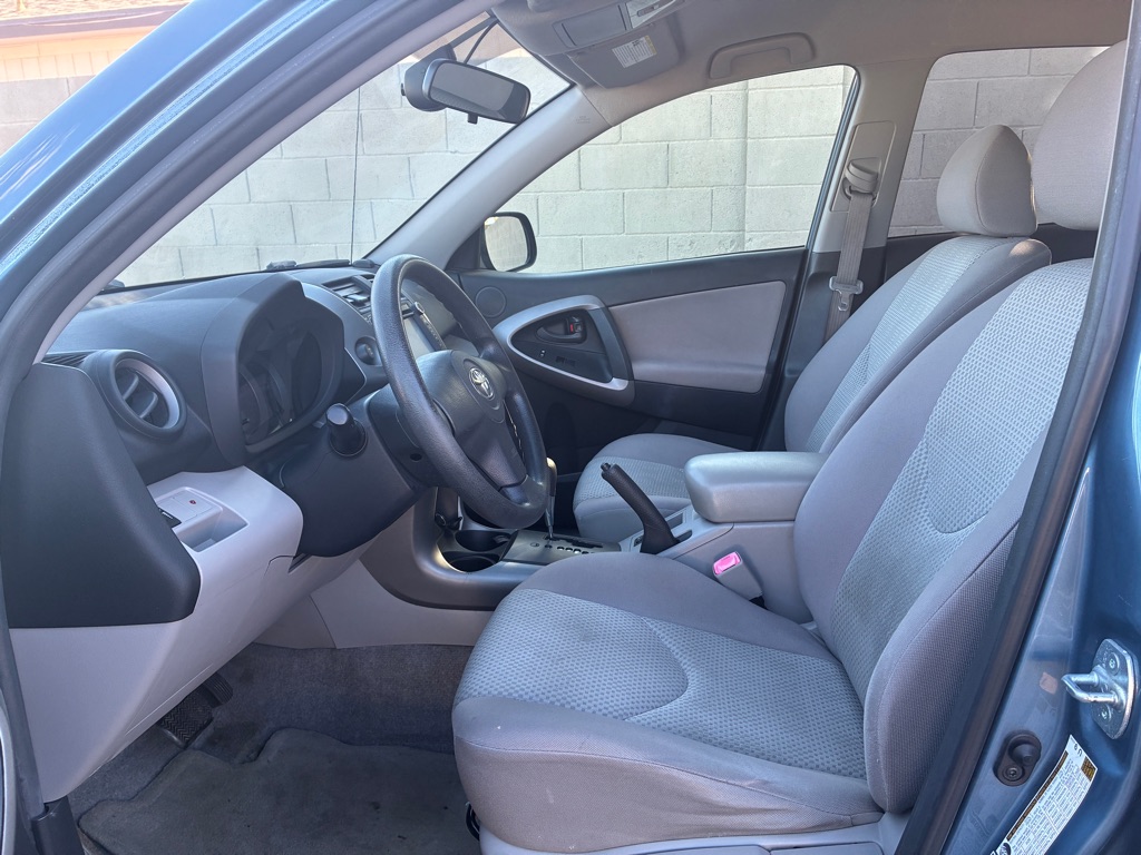 Photo 5 of this TOYOTA RAV4