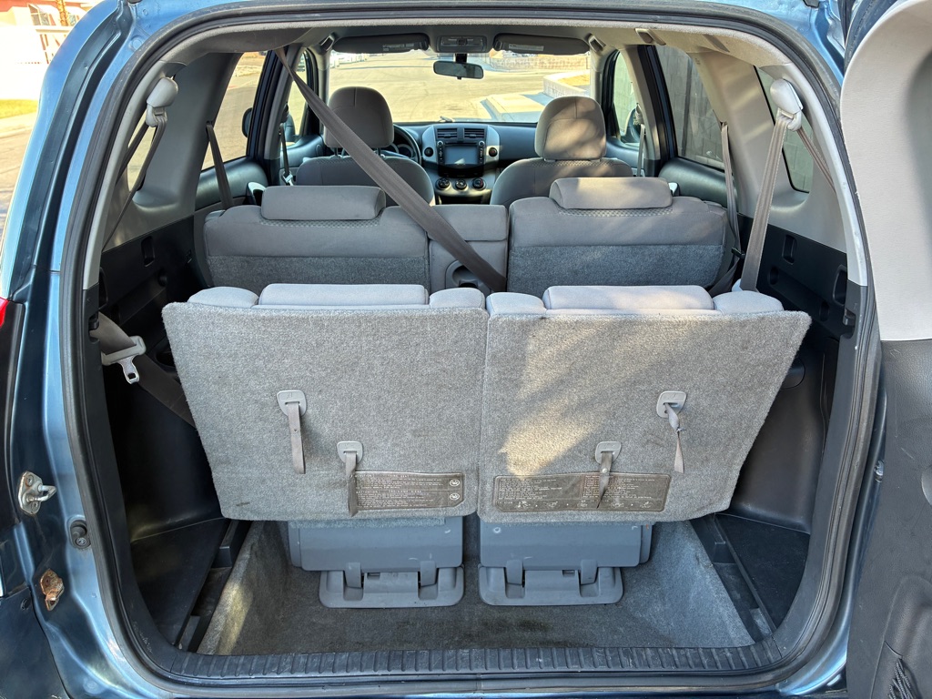 Photo 11 of this TOYOTA RAV4