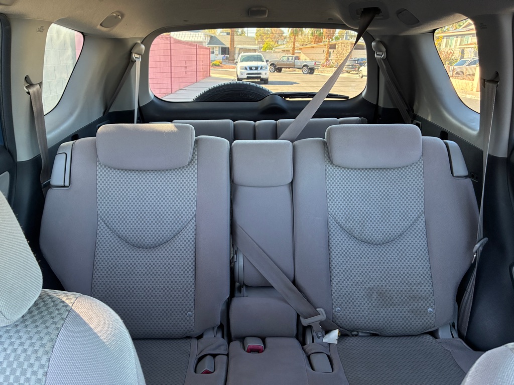 Photo 10 of this TOYOTA RAV4