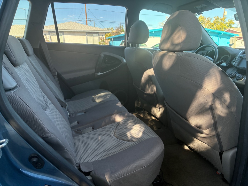 Photo 8 of this TOYOTA RAV4