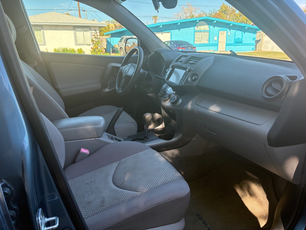 Photo 7 of this TOYOTA RAV4