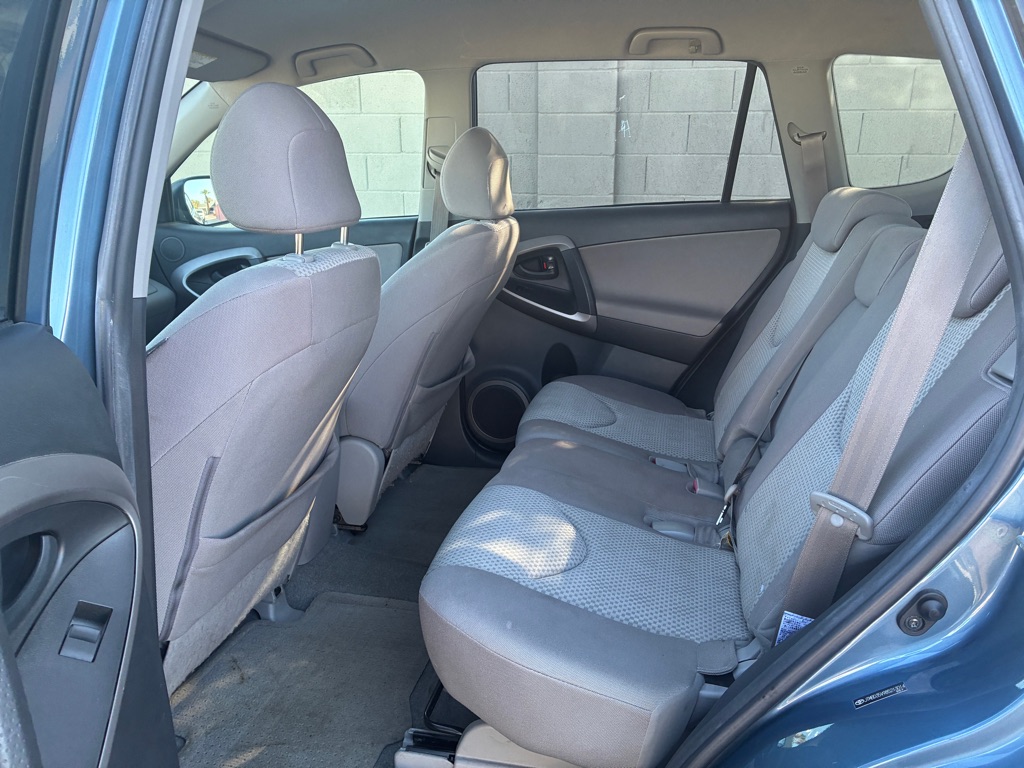 Photo 6 of this TOYOTA RAV4