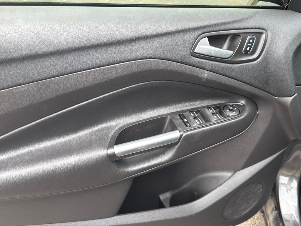 Photo 10 of this FORD ESCAPE