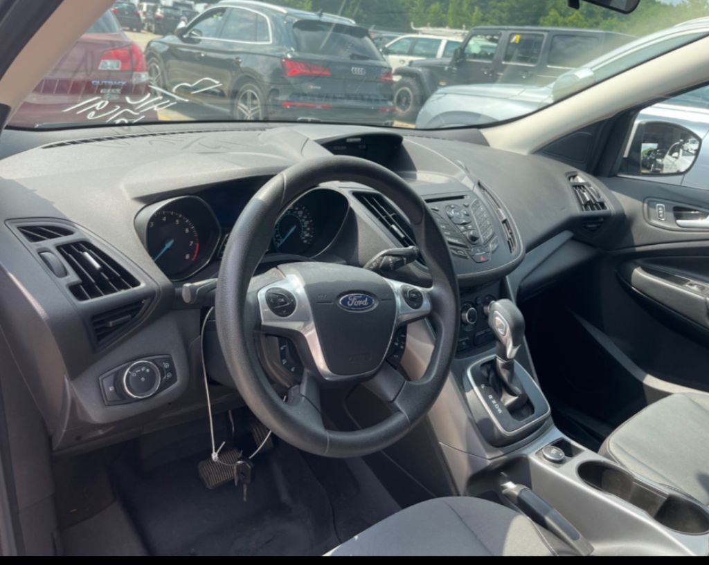 Photo 5 of this FORD ESCAPE