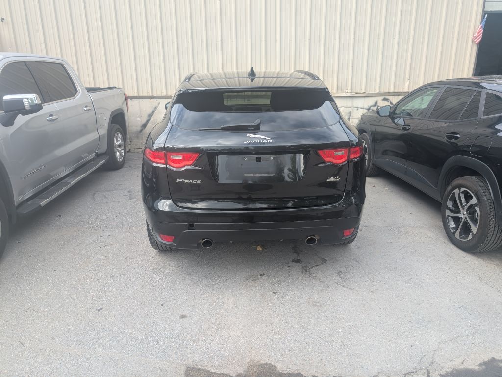 Photo 4 of this JAGUAR F-PACE