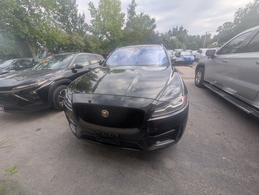 Photo 3 of this JAGUAR F-PACE