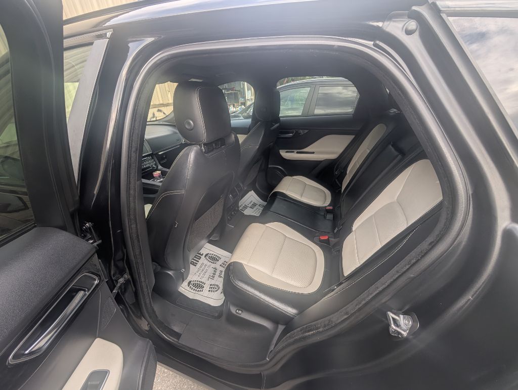 Photo 6 of this JAGUAR F-PACE