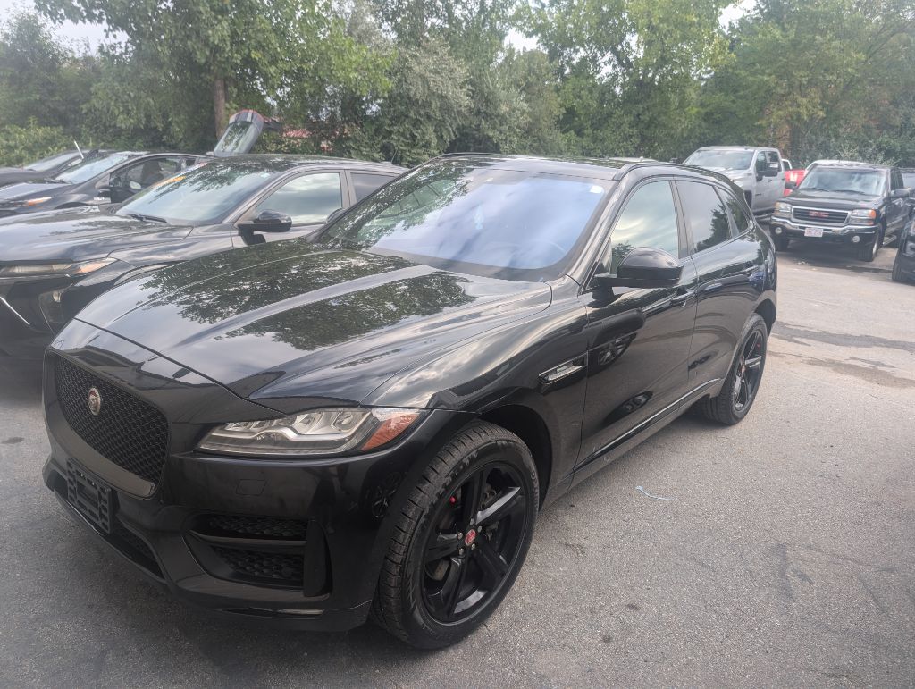 Photo 5 of this JAGUAR F-PACE