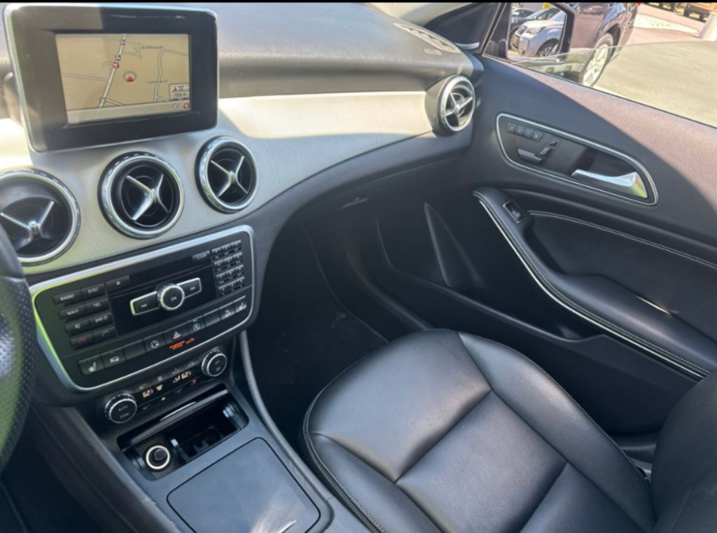 Photo 5 of this MERCEDES-BENZ GLA