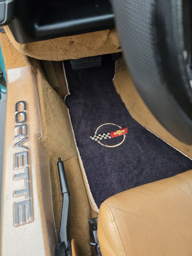 Photo 18 of this CHEVROLET CORVETTE C-4