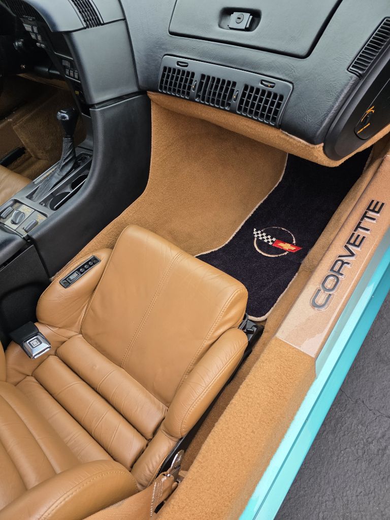 Photo 19 of this CHEVROLET CORVETTE C-4