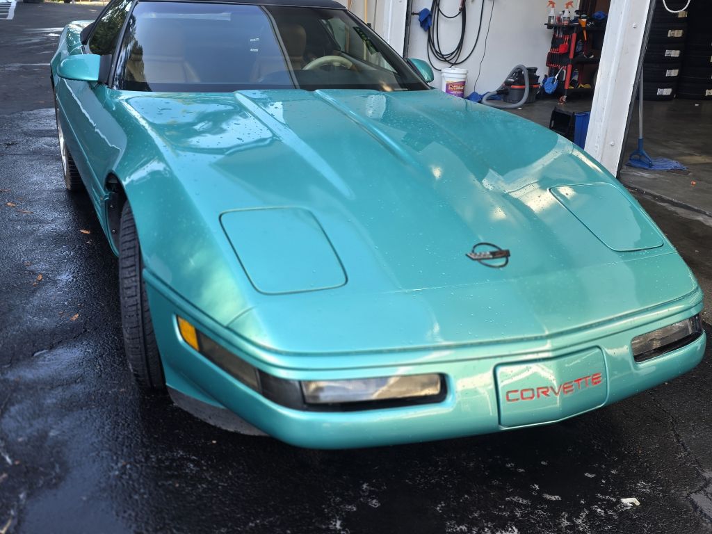 Photo 2 of this CHEVROLET CORVETTE C-4