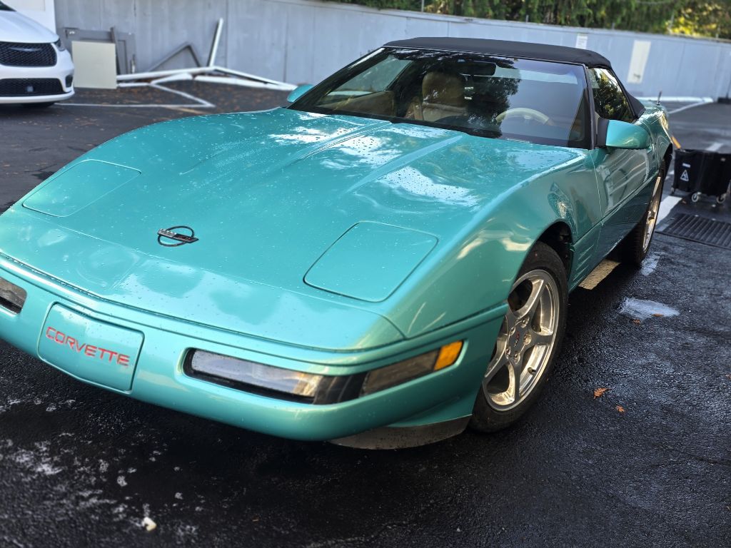 Photo 3 of this CHEVROLET CORVETTE C-4