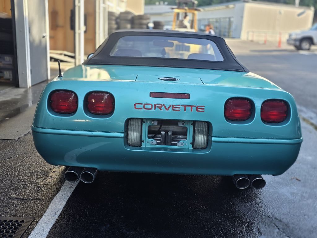 Photo 13 of this CHEVROLET CORVETTE C-4