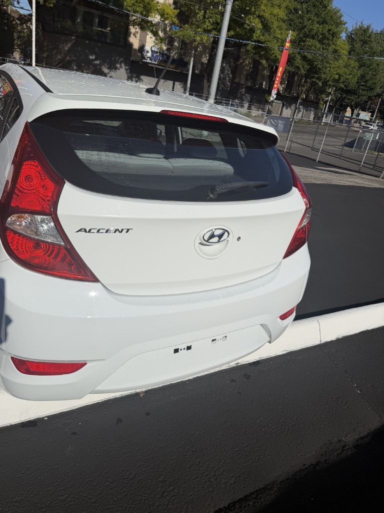 Photo 6 of this HYUNDAI ACCENT