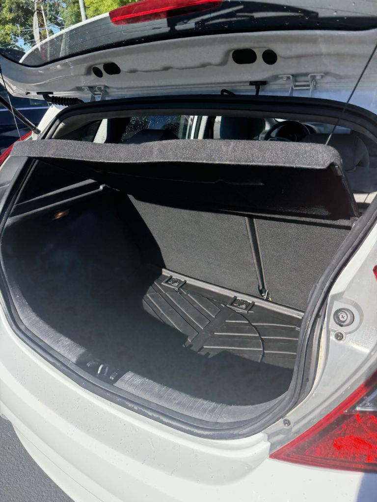 Photo 13 of this HYUNDAI ACCENT