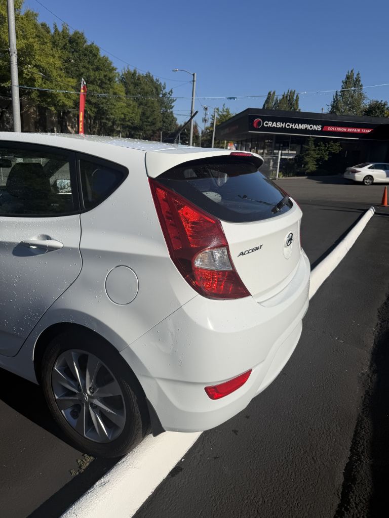 Photo 5 of this HYUNDAI ACCENT