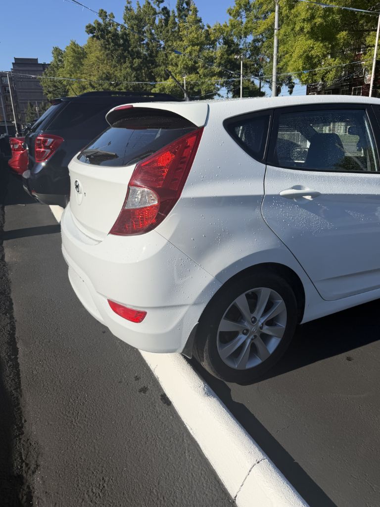 Photo 7 of this HYUNDAI ACCENT