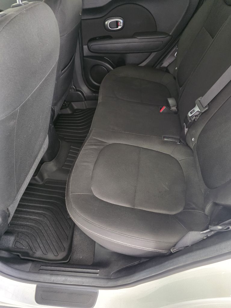 Photo 21 of this KIA SOUL