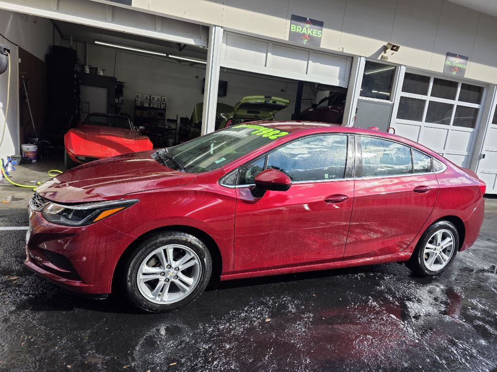 Photo 4 of this CHEVROLET CRUZE