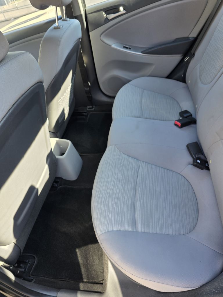 Photo 14 of this HYUNDAI ACCENT