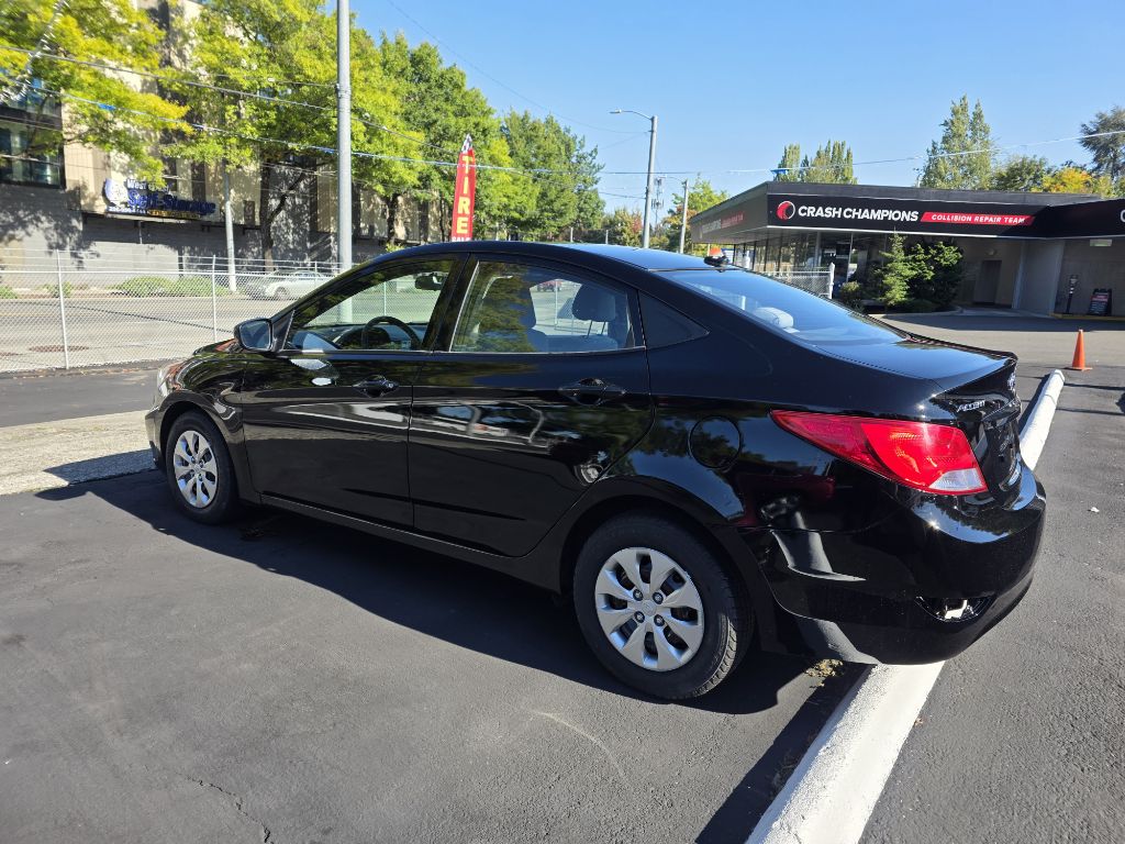 Photo 10 of this HYUNDAI ACCENT