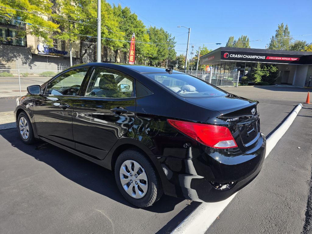Photo 9 of this HYUNDAI ACCENT