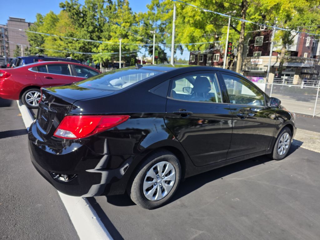 Photo 6 of this HYUNDAI ACCENT