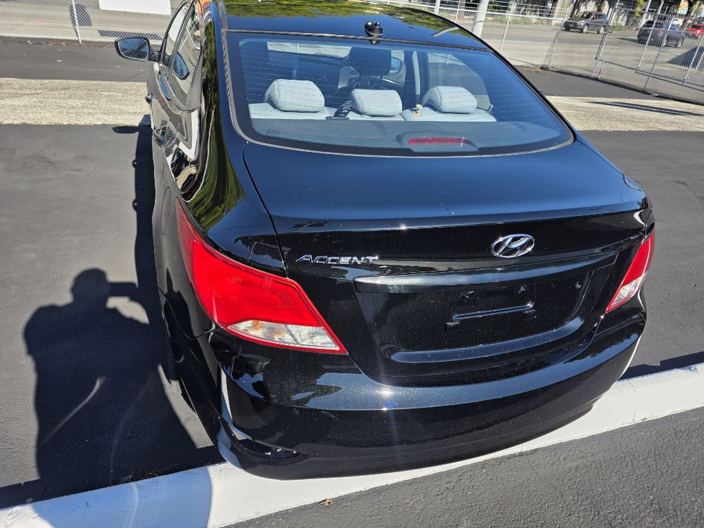 Photo 7 of this HYUNDAI ACCENT