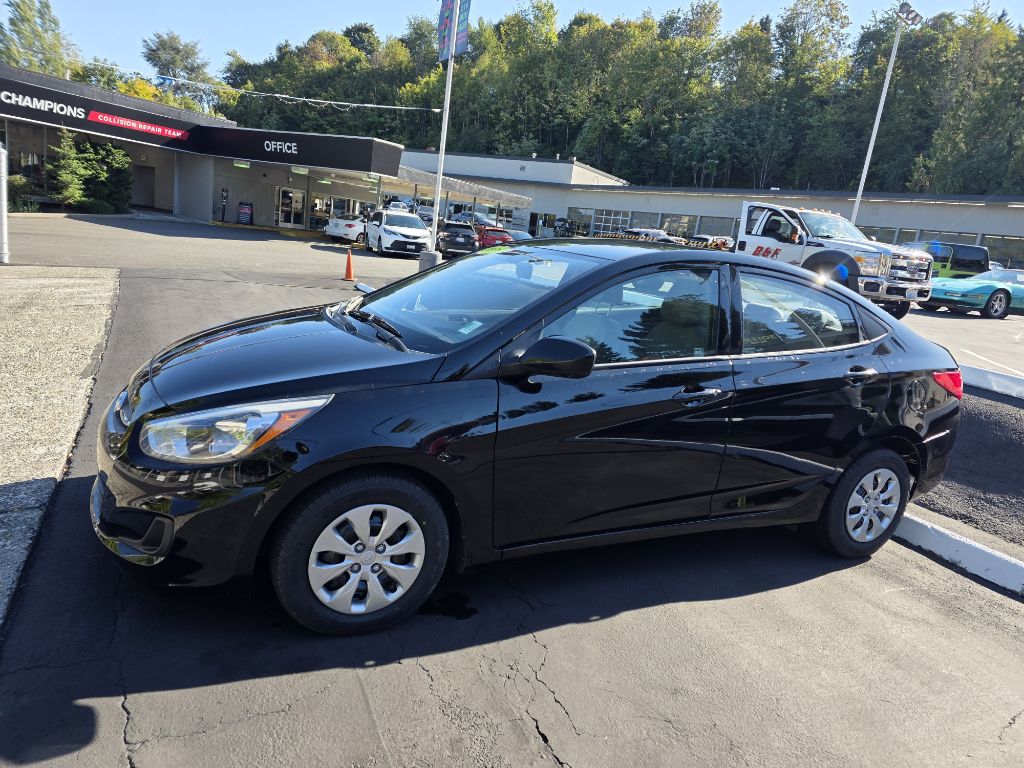 Photo 3 of this HYUNDAI ACCENT
