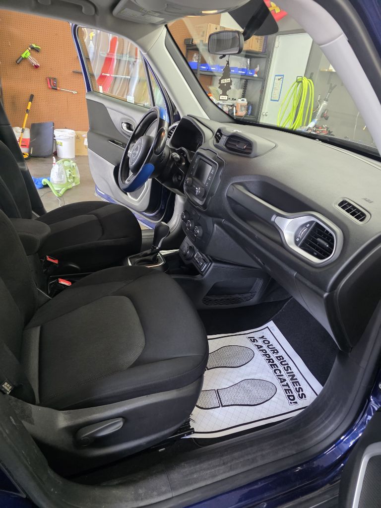 Photo 16 of this JEEP RENEGADE