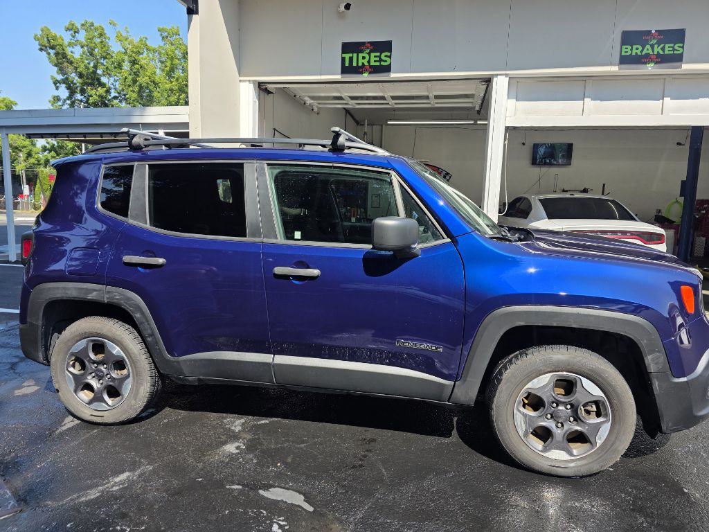 Photo 4 of this JEEP RENEGADE