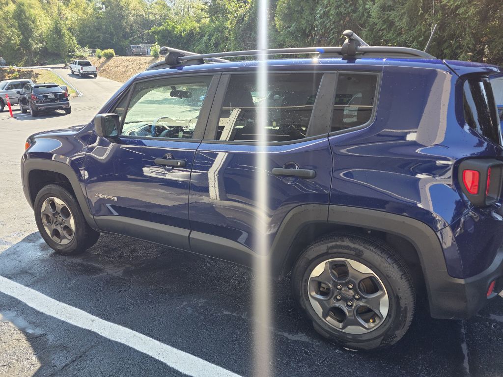 Photo 10 of this JEEP RENEGADE