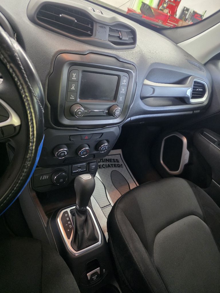 Photo 20 of this JEEP RENEGADE