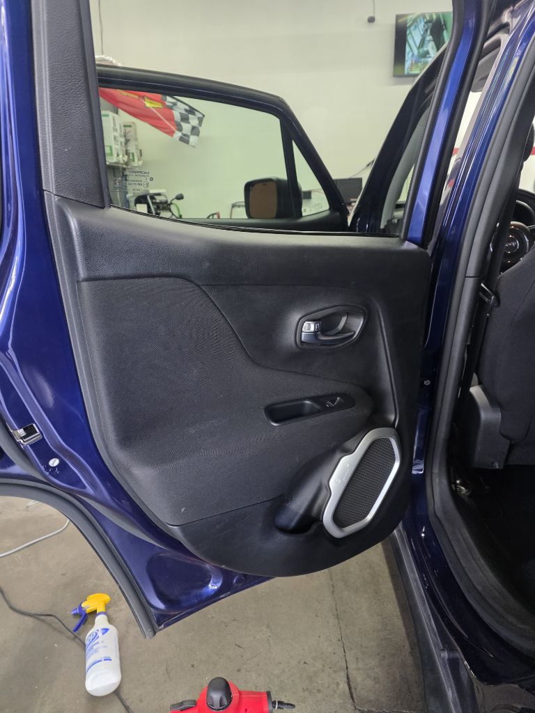 Photo 12 of this JEEP RENEGADE