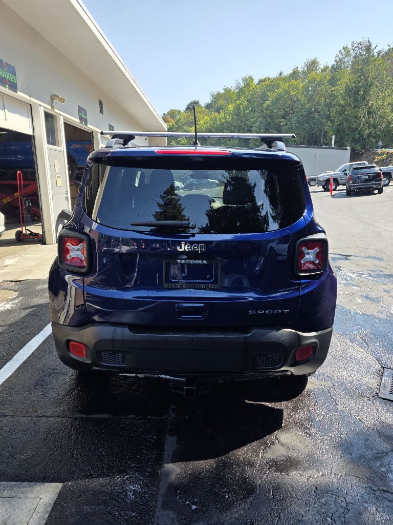 Photo 9 of this JEEP RENEGADE