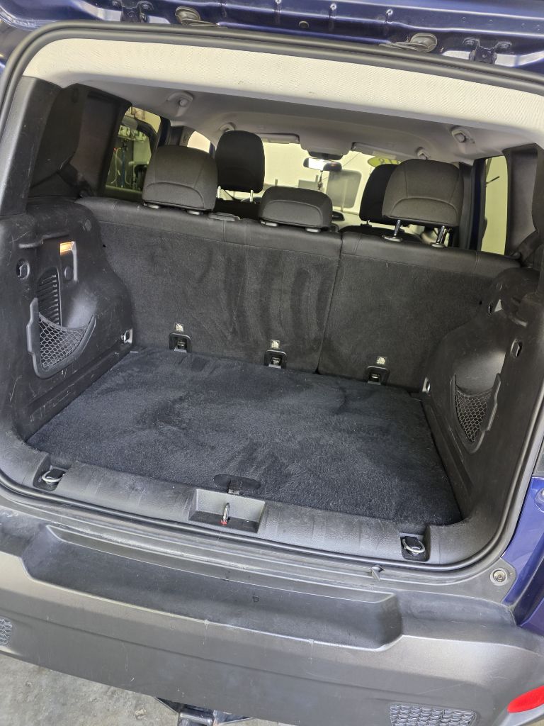 Photo 21 of this JEEP RENEGADE