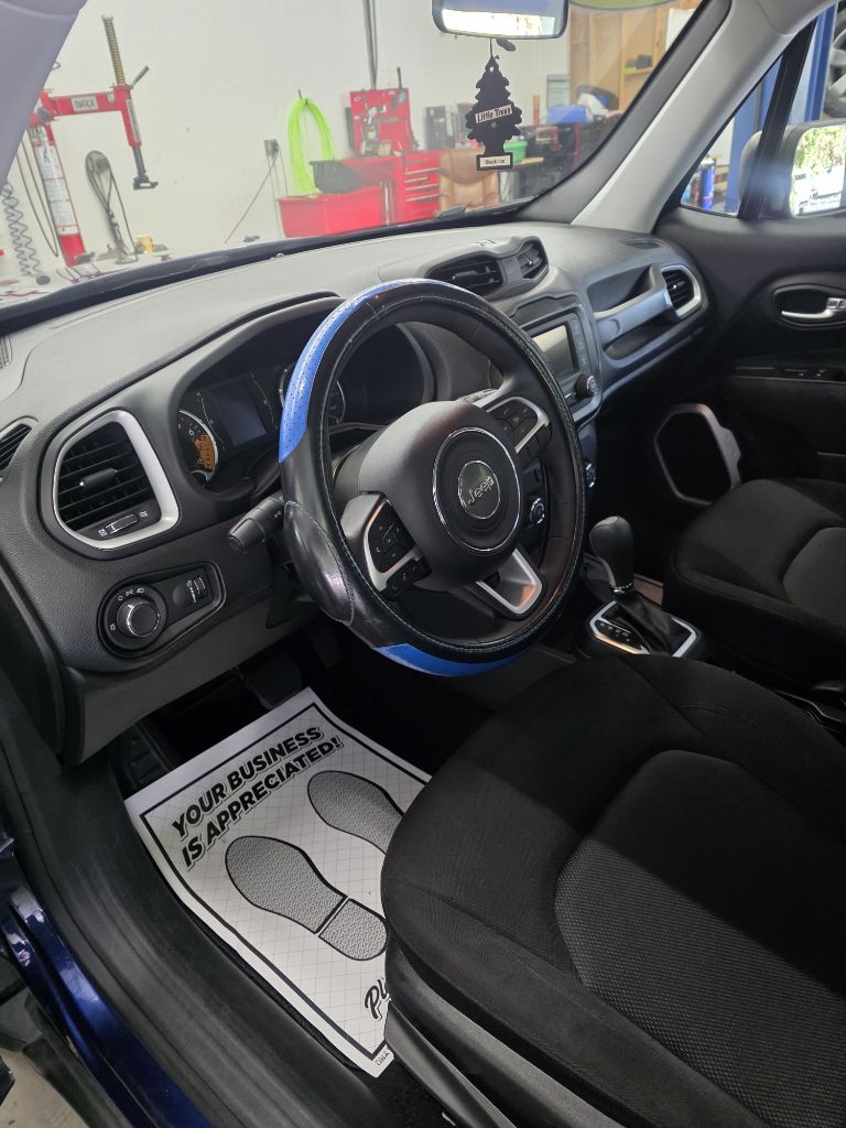 Photo 22 of this JEEP RENEGADE