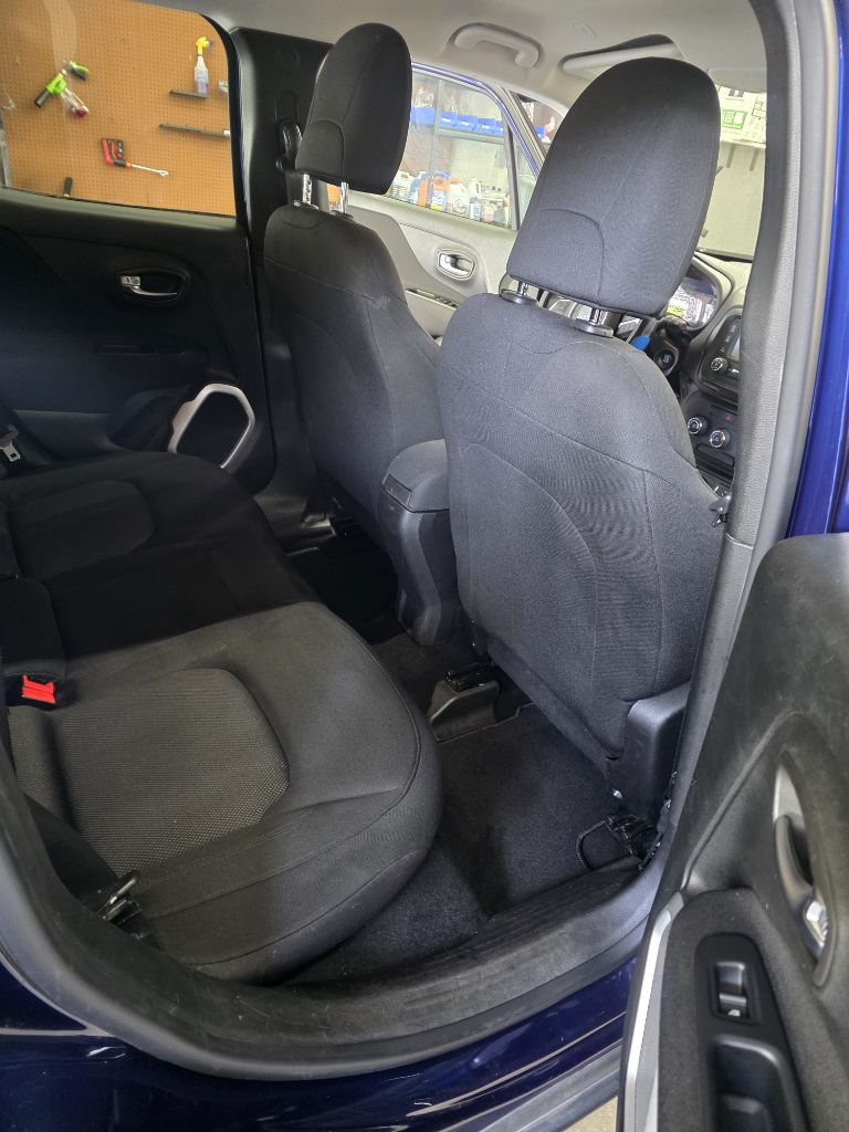Photo 17 of this JEEP RENEGADE