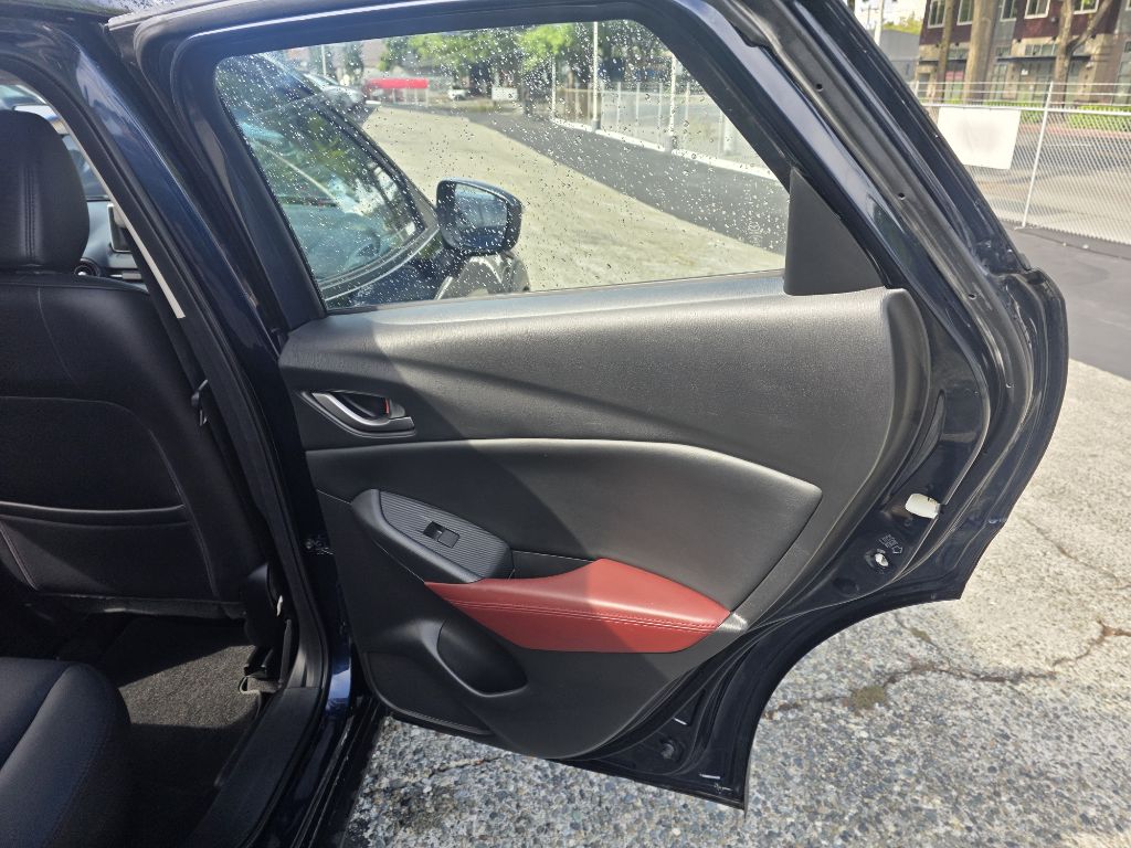 Photo 17 of this MAZDA CX-3